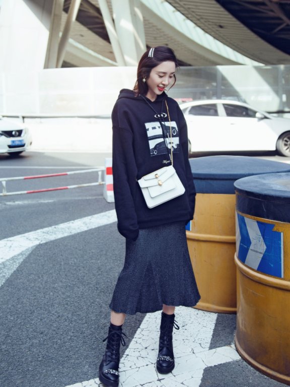 唐艺昕秋冬复古大片精致大方,表现力爆棚