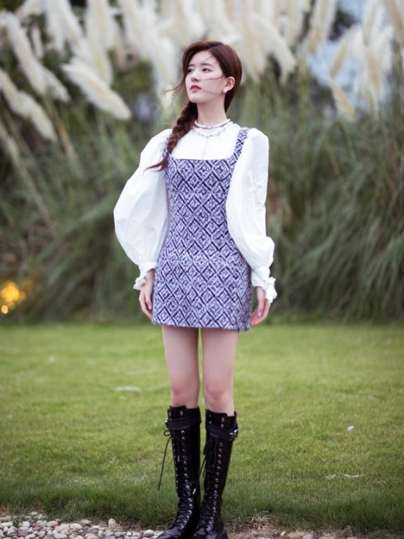 赵露思把这么土的短裙都穿得那么纯，这穿搭也太厉害了