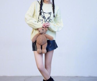 深秋还是穿毛衣更暖和,跟着杨幂学搭配保暖显瘦还减龄