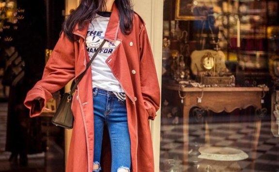 王鸥穿风衣配帆布鞋时尚高级又减龄