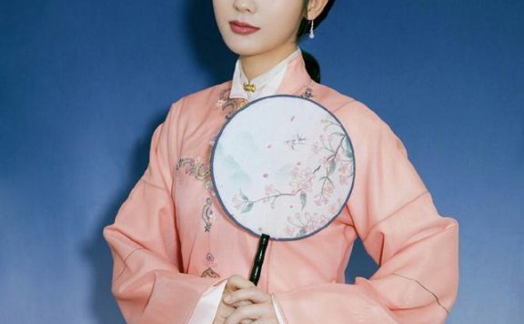 “古装美人”邢菲一袭汉服羡煞旁人,国色天香也不过如此
