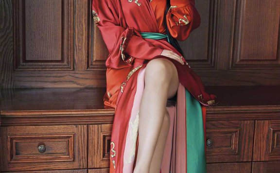 徐冬冬穿一袭红色连衣裙高贵优雅,意外穿出了高级感!