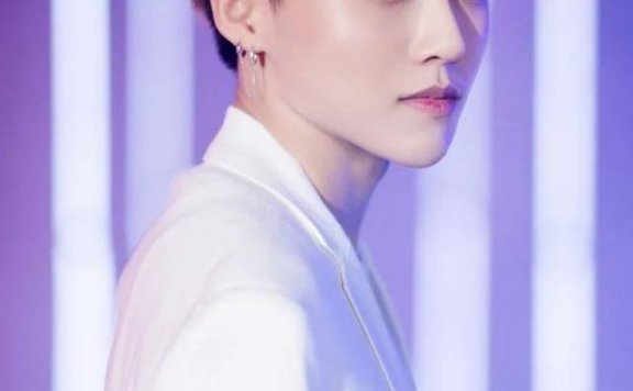 刘雨昕酷飒的中性风,一个妥妥的穿搭种草机