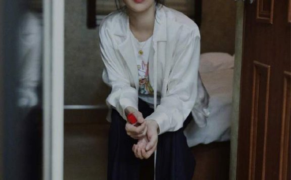 白百何又变美了,私服舒适随性脸上笑容太甜美