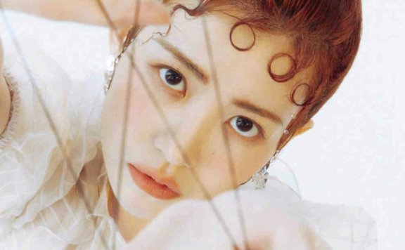 赖美云古灵精怪造型拍时尚大片,又甜又美时尚表现力满满!