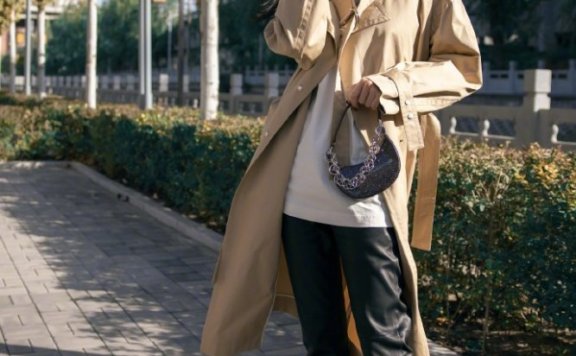 韩雪白T皮裤长发帽子,细节之处又飒又美