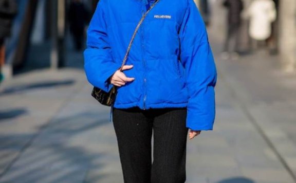 可以直接COPY的羽绒服穿搭,配针织连衣裙配温柔半身裙韩范十足