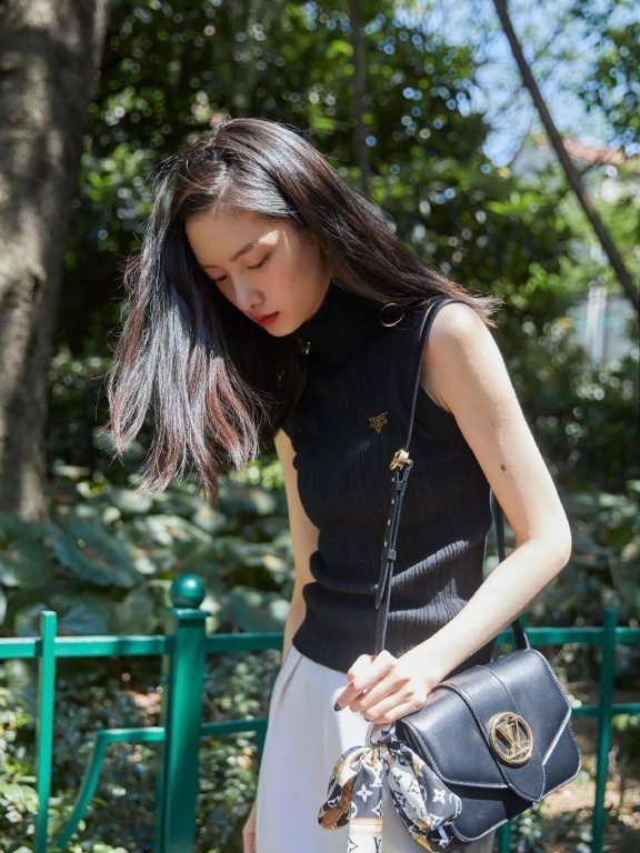 超模cici项偞婧的美是一种非常轻盈的美