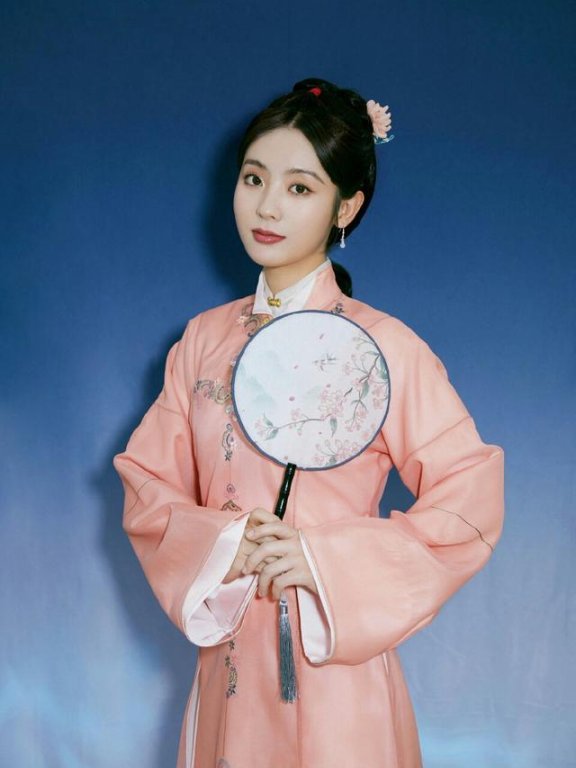 “古装美人”邢菲一袭汉服羡煞旁人,国色天香也不过如此