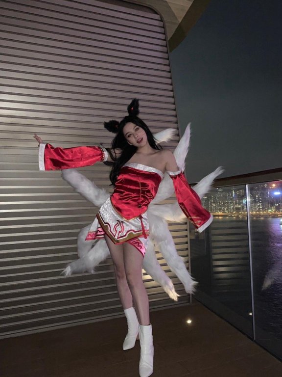 邱淑贞女儿晒万圣节造型,21岁沈月九尾狐装扮超惊艳不输妈妈