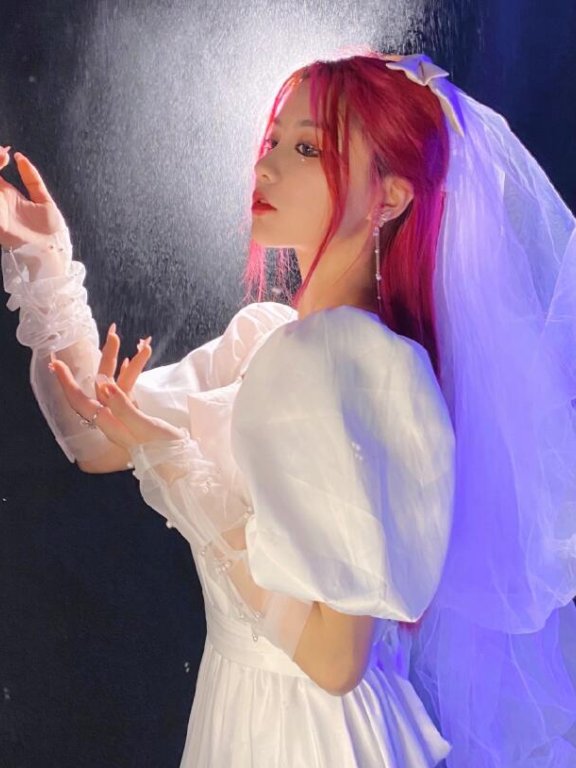 刀小刀Cos暗夜精灵，气质碾压刘思瑶，但发色格外出戏，太违和