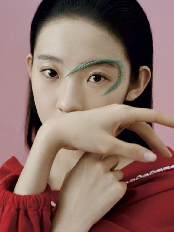 硬糖少女时尚大片出炉,刘些宁撞脸金晨,陈卓璇淡妆变化有点大