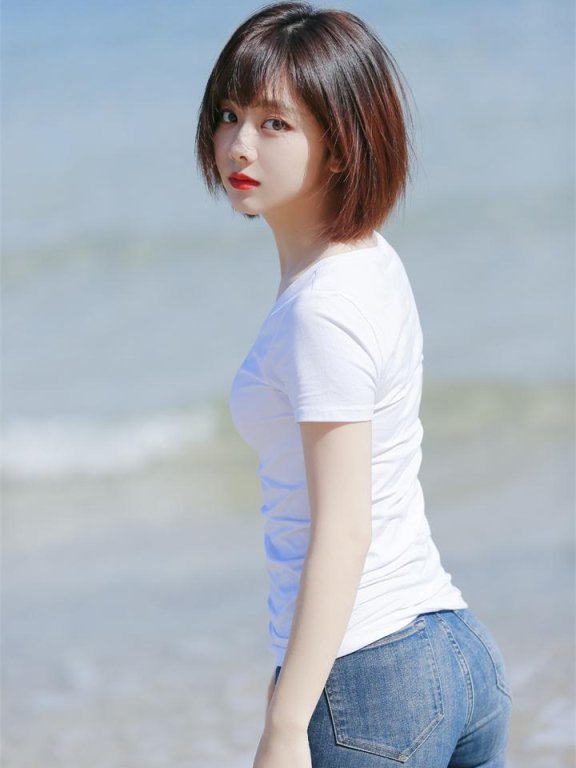 校园风变身性感女郎,谭松韵这次跨度有点大!这样的风格你喜欢吗