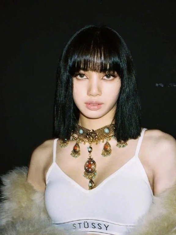 LISA的黑茶色短发超显白