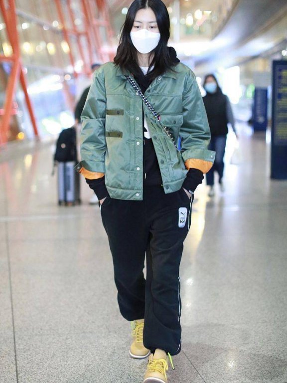 一周明星街拍精选！刘雯教练夹克酷到没朋友、沈梦辰化身小清新