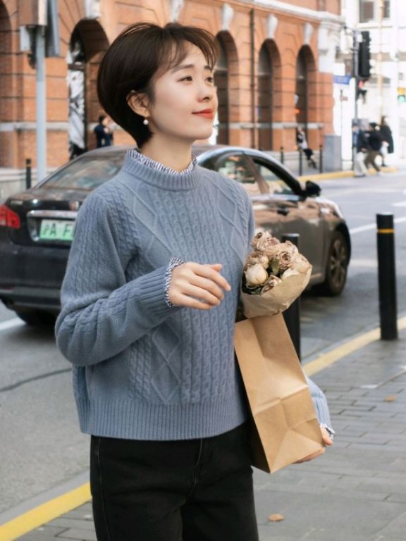 日常穿搭怎么穿才高级？没必要装嫩，简约的针织衫穿搭就很不错