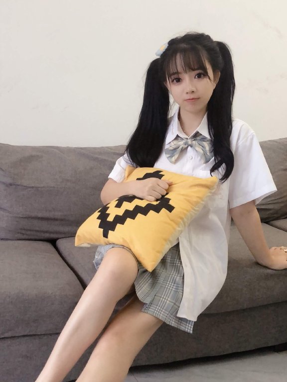 别再说王奕萌胖了，最新健身后照片曝光，瘦得锁骨都能养鱼了