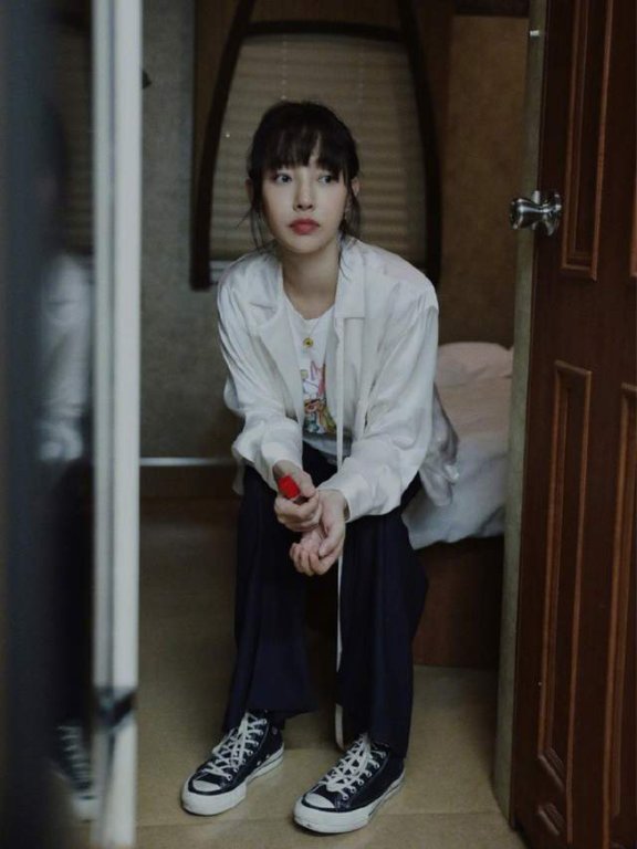 白百何又变美了，私服舒适随性脸上笑容太甜美