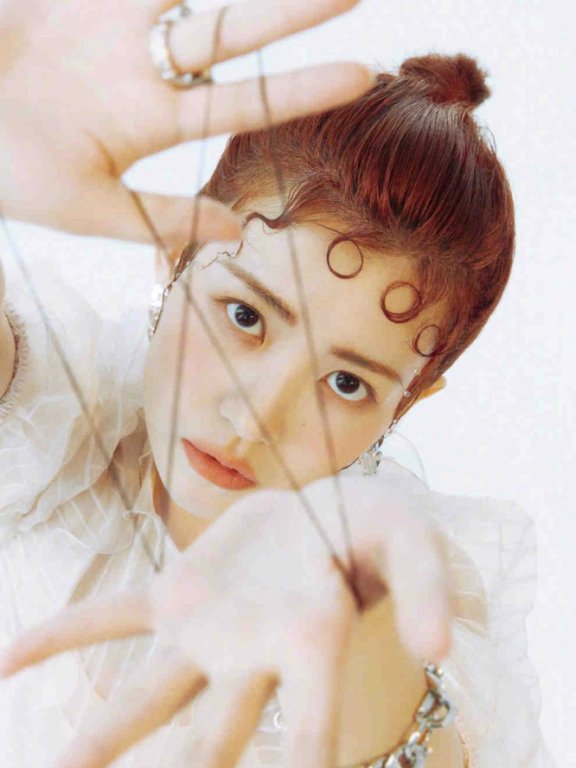 赖美云古灵精怪造型拍时尚大片，又甜又美时尚表现力满满！