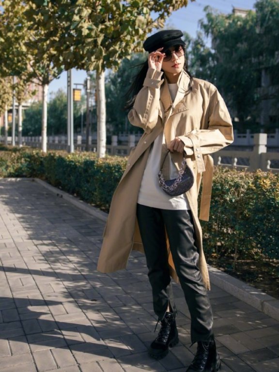 韩雪白T皮裤长发帽子，细节之处又飒又美