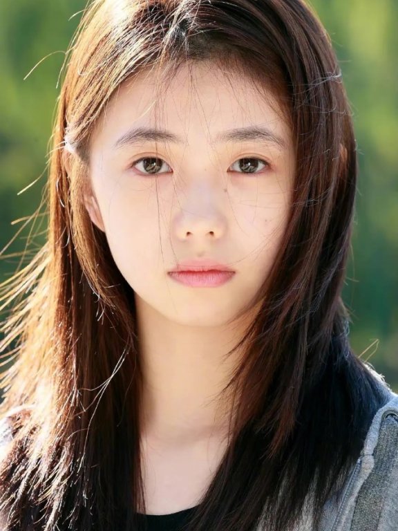 张艺谋新电影女主公开，16岁就成“谋女郎”，待播电影资源爆表