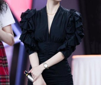 王子文穿褶皱裙腰和春夏的头围一样细,这身材看酸了