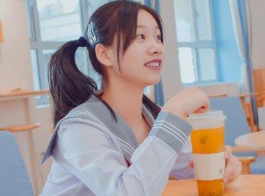 你看镜子里我们的结合 这一切仿佛噩梦