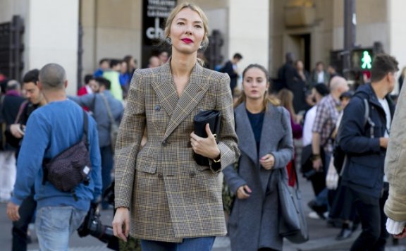 格子大衣洋气搭配 格子大衣配什么颜色内搭