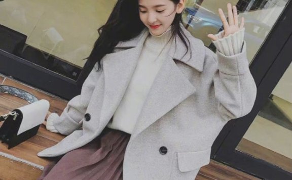 章若楠自带高级感,冬季穿搭尽显少女明媚范儿