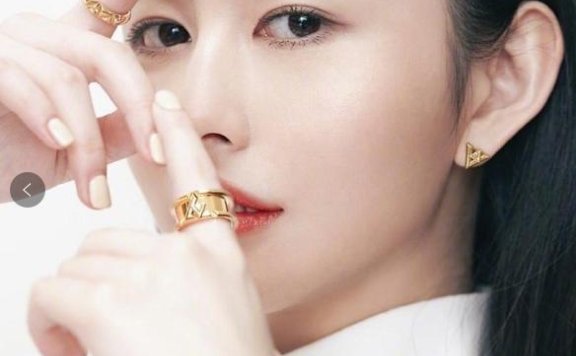 邱淑贞女儿大片曝光,怼脸照又纯又欲