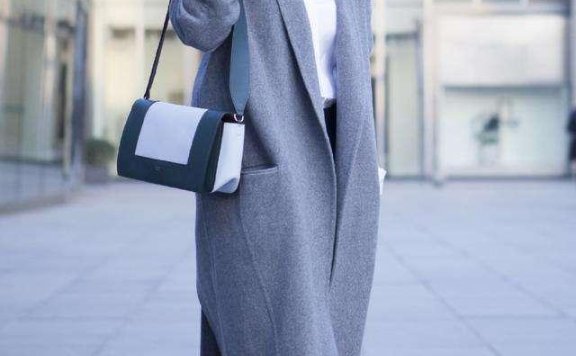 49岁俞飞鸿穿衬衫西裤气质干练,完美精英范