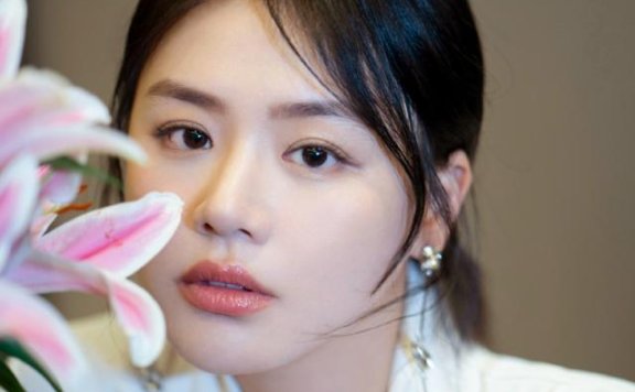 不想穿得又胖又壮？梨形身材女生学马思纯这样穿，显瘦还好看