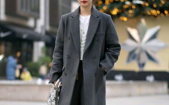 国内街拍:如何给穿搭做减法?叠穿只会变臃肿,换个思路变更美