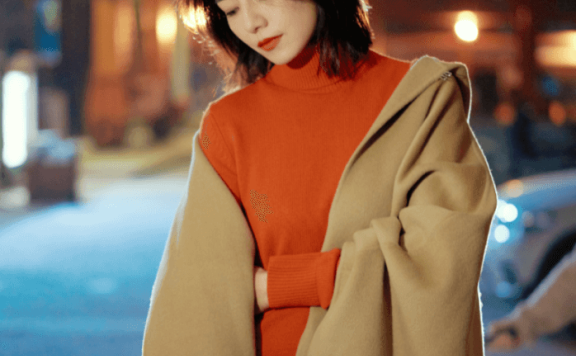 高圆圆“一张毯子”披在身上,也能展现成熟女性的精致