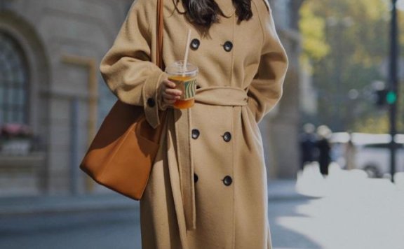 冬天衣服怎么配色?试试温暖治愈卡其色外套,好搭还显气质