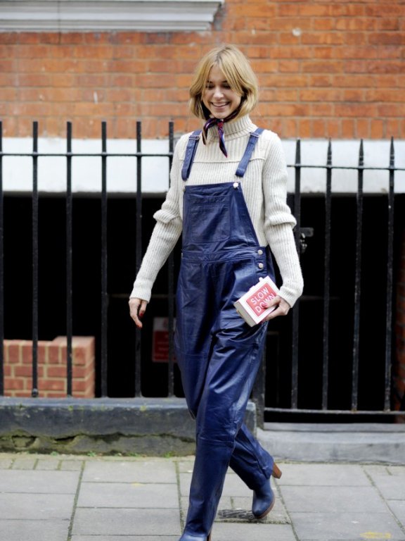 背带裤上面穿什么内搭好 适合背带裤的三款内搭单品