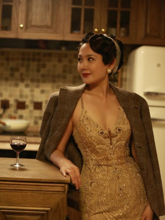 旗袍怎么穿？看程莉莎旗袍秀S型曲线，腰臀比不得了