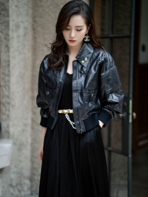 刘诗诗气质穿搭真是稳!换成酷飒风格穿纱裙配皮衣,依旧超美的