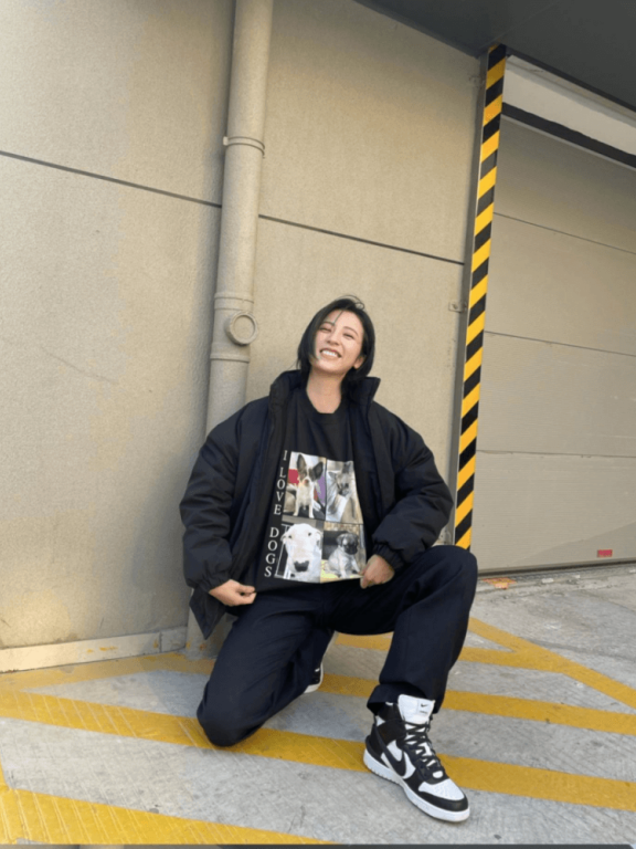 冬季穿搭怎么才帅气?学周雨彤低调经典黑色系搭配超耐看