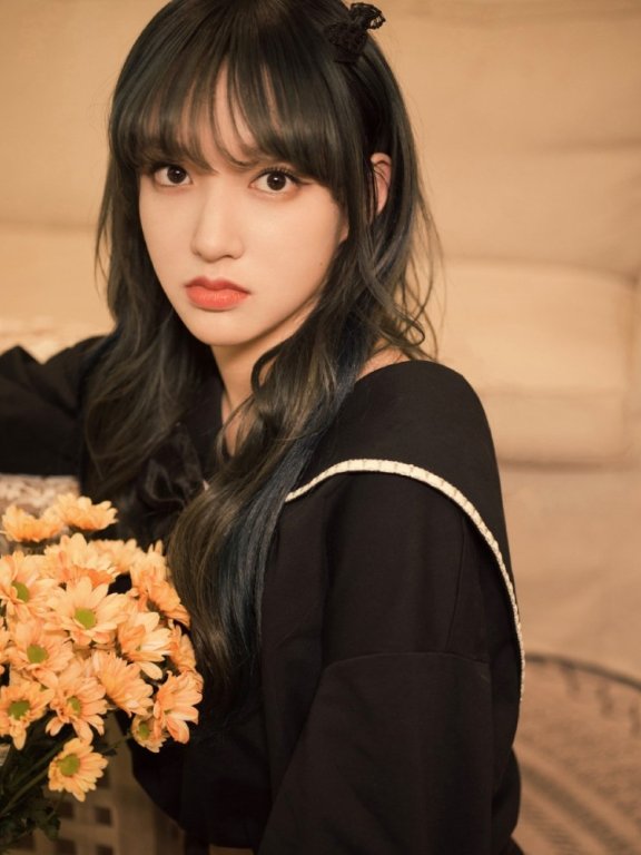 程潇的刘海可爱秀气，没刘海的时候又大方干练，简直就是小仙女