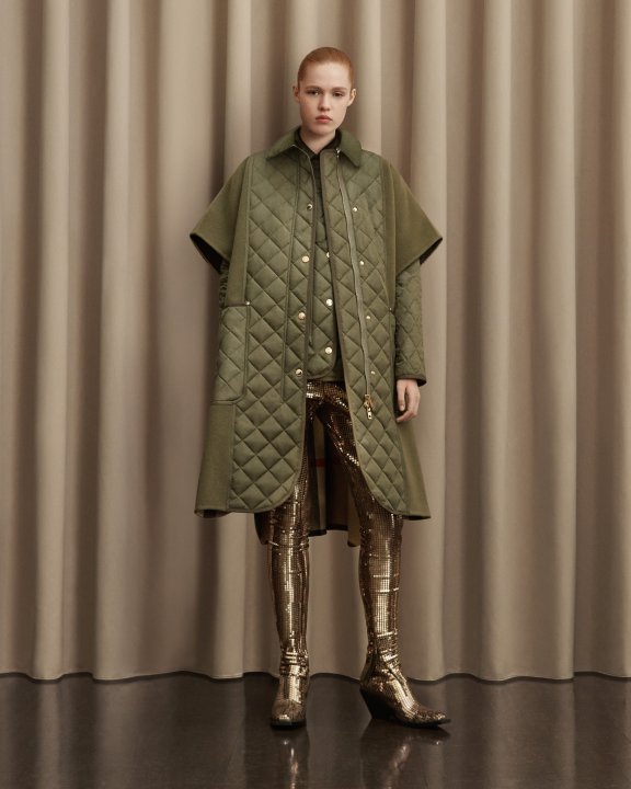 2021早秋服装早报:套上户外风的滤镜,Burberry演绎非常规都市装扮