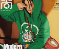 杨幂拍时尚杂志穿绿色哆啦A梦卫衣,发型清新可爱太有表现力