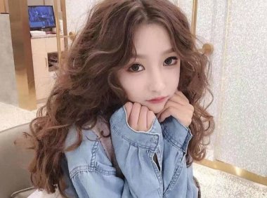 头发少怎么烫？除了羊毛卷最显发量，法式卷和蛋蛋卷蓬松又时尚