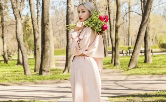 半身裙怎么搭配上衣 能和半身裙搭配出最佳效果的上衣款式