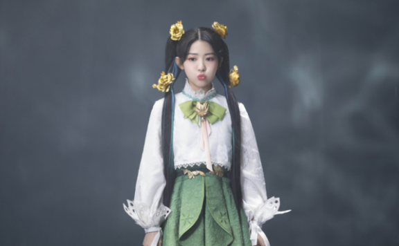 赖美云新年首次COS来了,化身萝莉敲可爱,网友直呼:奶我