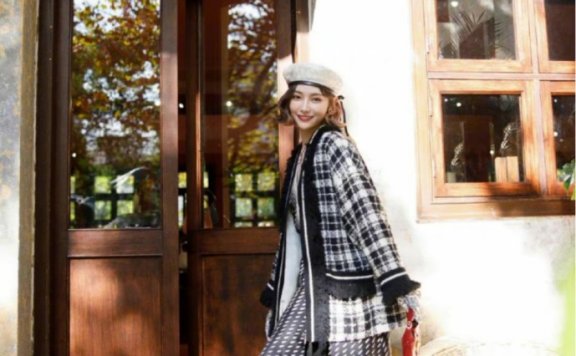 孟美岐配连衣裙穿开衫毛衣高级感满满,郑爽拼色款清新靓丽