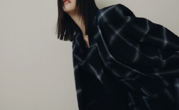 乔欣2021新年时尚大片，终于找到突破口，时髦冷艳造型吸睛