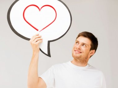 如何看出男生是否喜欢自己 这6个细节判断男生是不是真的喜欢自己