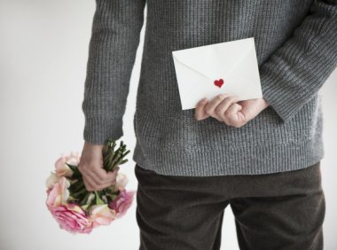 一个男人喜欢你的征兆是什么?男人喜欢你才会有这4个表现