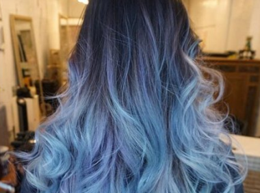 黑蓝色和蓝黑色的头发有什么区别